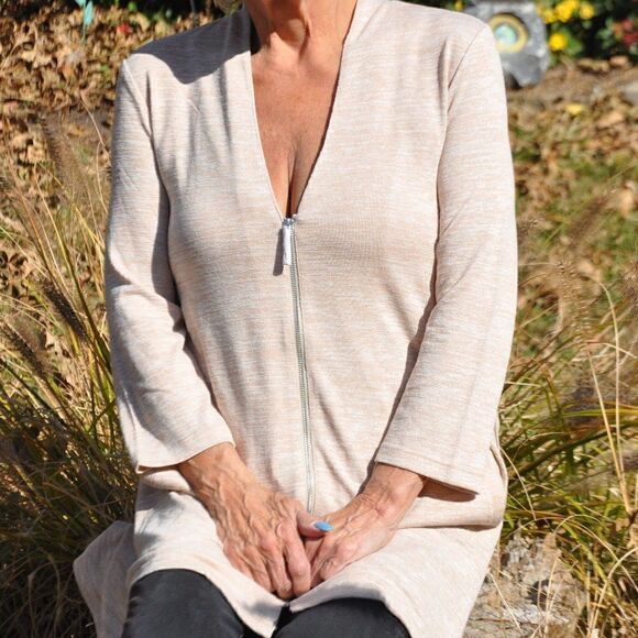 PLEASE SEE OTHER ITEMS IN MY CLOSET - Picture 5 of 6